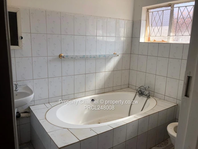 A Spacious 4-Bed House in Bloomingdale