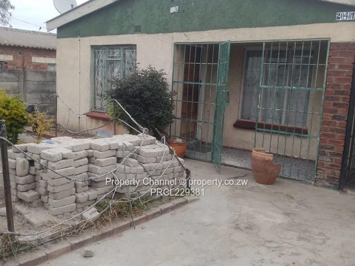 4 Beds House with Title Deed - Chitungwiza