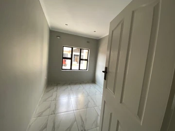 3 Bedroom Flat & Apartment