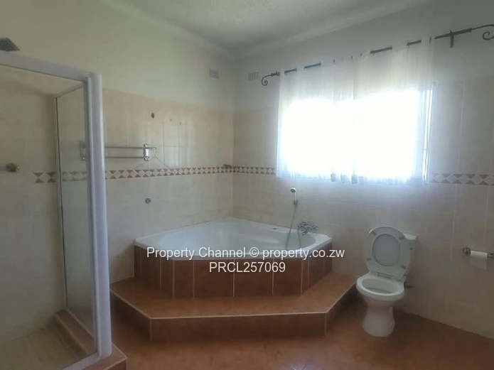 Spacious 7-Bed Home with Pool & Borehole, Greystone Park