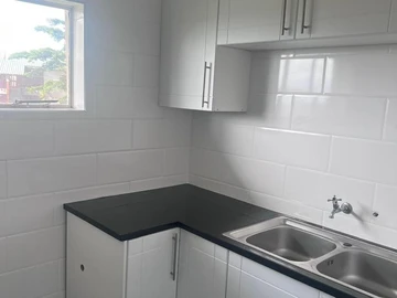 3 Bedroom Flat & Apartment