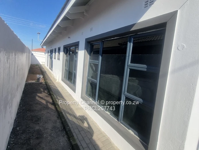 Mabvazuva Estate 3 Bed House - Secure Complex