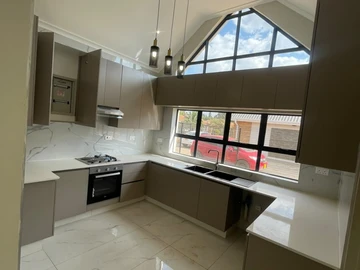 3 Bedroom Flat & Apartment