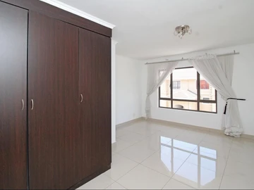 2 Bedroom Flat & Apartment
