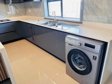 2 Bedroom Flat & Apartment