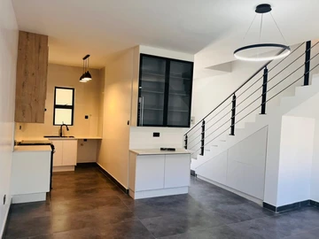 2 Bedroom Flat & Apartment