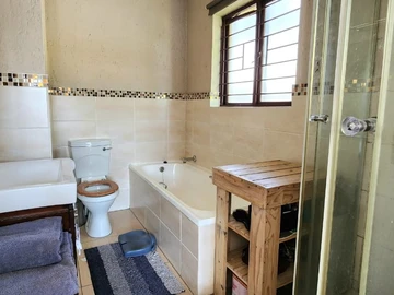 3 Bedroom Flat & Apartment