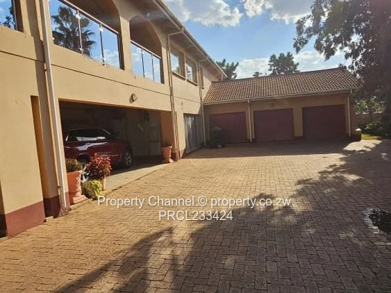 Mount Pleasant 8-Bed Home - Spacious Verandah & Garden
