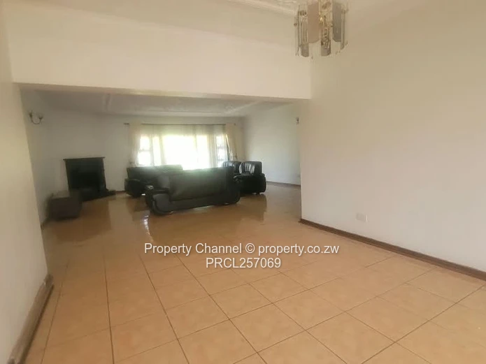 Spacious 7-Bed Home with Pool & Borehole, Greystone Park