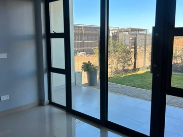4 Bedroom Flat & Apartment