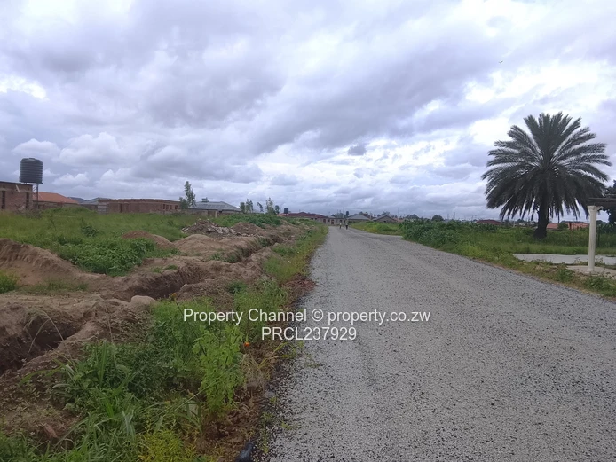 Serviced 200m² Stand on Tarred Main Road, Glen View 1