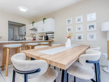 4 Bedroom Flat & Apartment