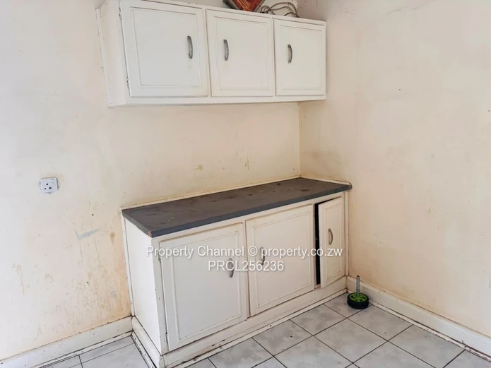 Spacious 4-Bed Family Home in Sentosa with Pool & Borehole