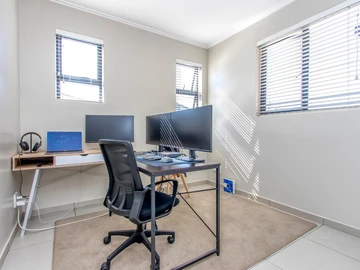 4 Bedroom Flat & Apartment