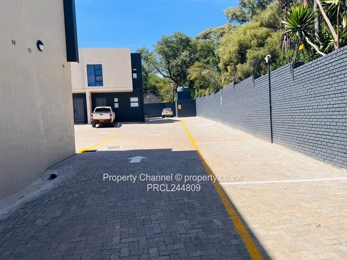 Modern 2-Bed Strathaven Apartment with Pool & Borehole