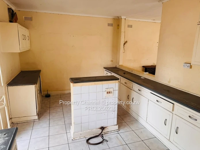 Spacious 4-Bed Family Home in Sentosa with Pool & Borehole