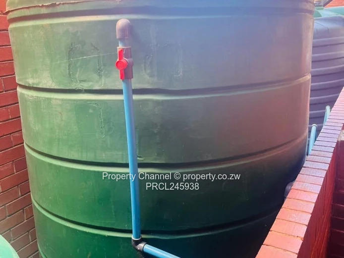 Sunlit 2-Bed Avondale Flat - Bay Window & Wooden Floors
