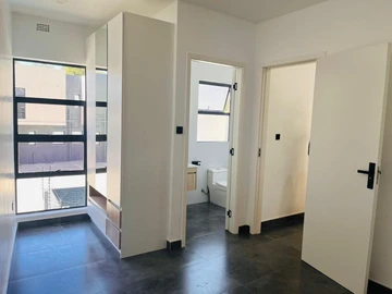 2 Bedroom Flat & Apartment