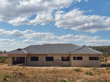 4-Bedroom Family Home in Paradise Park, Kadoma