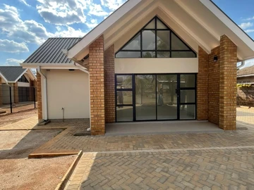 3 Bedroom Flat & Apartment