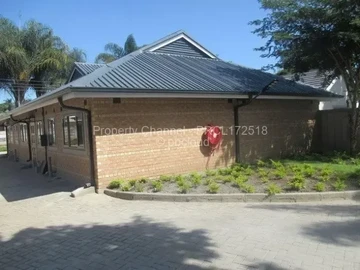 2 Bedroom Flat & Apartment