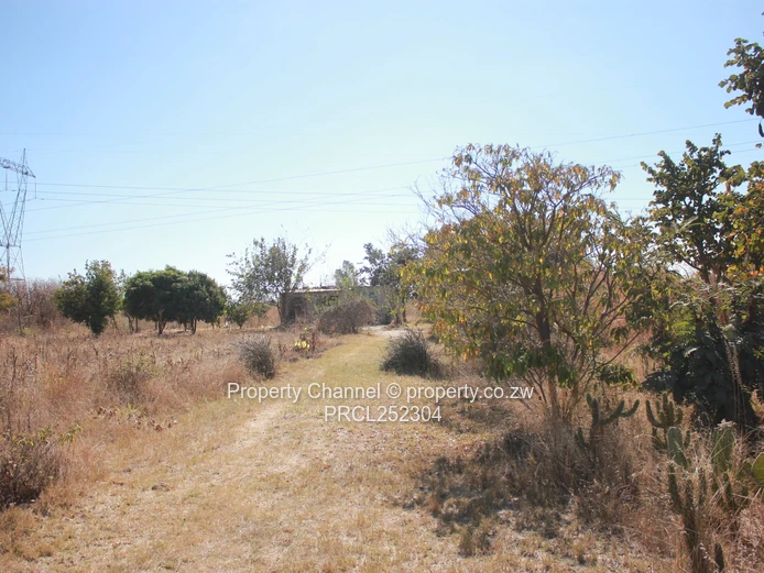  1500m² Stand in Norton Trafalga — Gravel Road Access