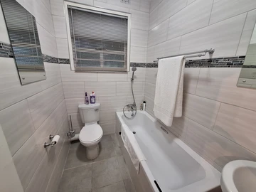 3 Bedroom Flat & Apartment