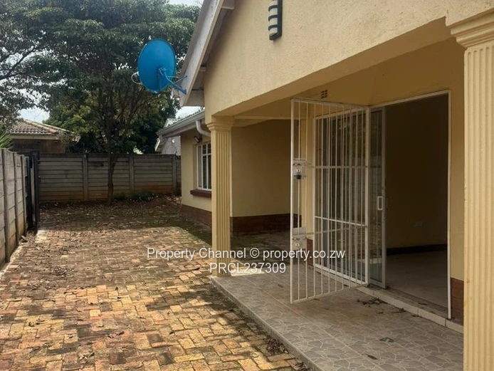 Spacious 3-Bed —Prime Location!