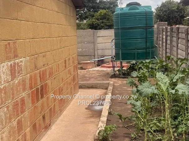 Compact 1-Bed in Zengeza — Walled Yard, Tank & Solar