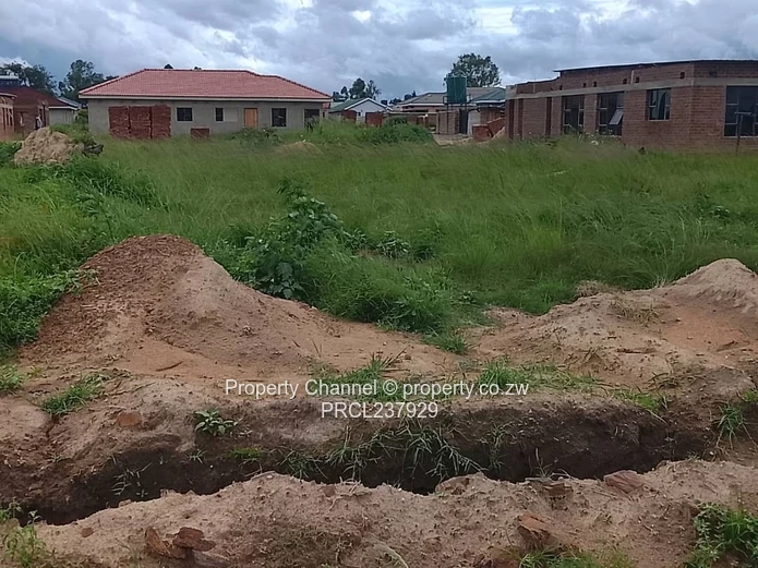 Serviced 200m² Stand on Tarred Main Road, Glen View 1