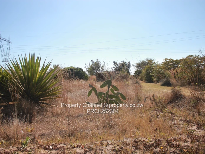  1500m² Stand in Norton Trafalga — Gravel Road Access