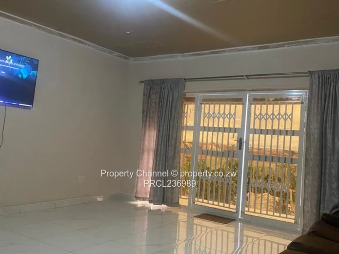 PROPERTY FOR SALE – ONGOING STUDENT ACCOMMODATION BUSINESS Location: Adelaide Park, Gweru