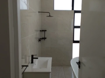 4 Bedroom Flat & Apartment