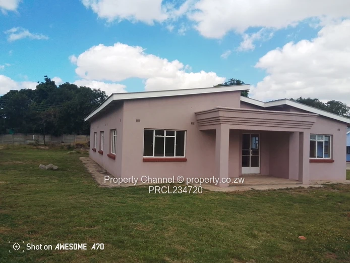 Spacious 4- Bed Cluster Home In Waterfalls, Harare