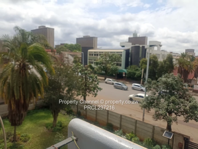 Spacious 1-Bed Apartment with City Views - Avenues