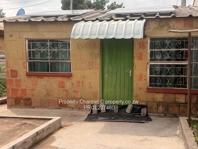 Compact 1-Bed in Zengeza — Walled Yard, Tank & Solar