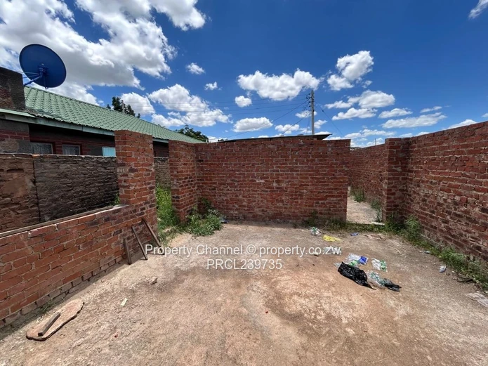 COMPLETE TO TASTE! 4 Bedroom House Southlea Park 