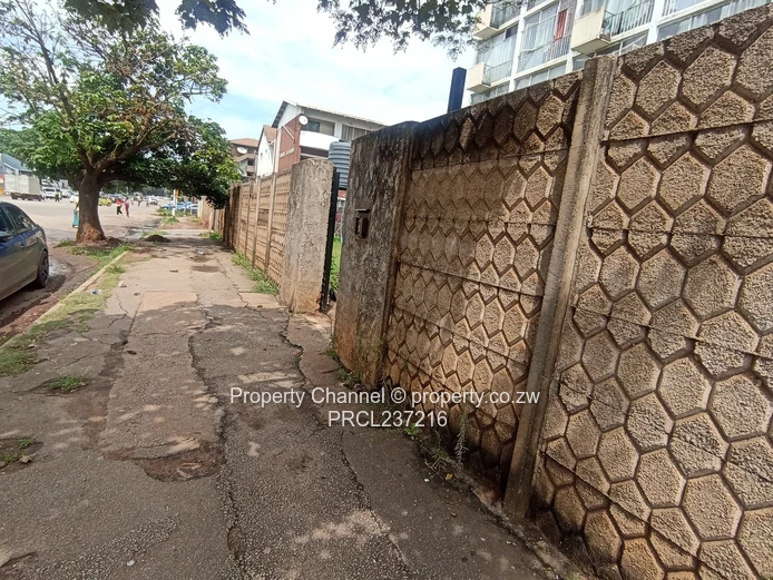 Spacious 1-Bed Apartment with City Views - Avenues