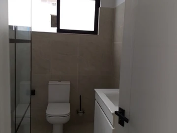 4 Bedroom Flat & Apartment