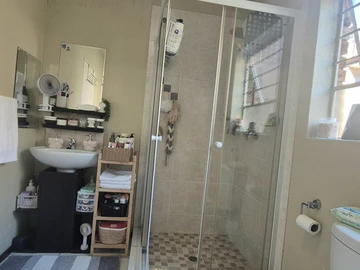 2 Bedroom Flat & Apartment