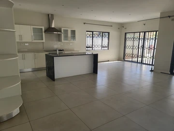 3 Bedroom Flat & Apartment