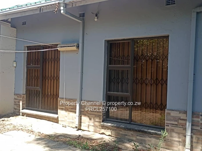 3 Bed standalone cluster in Glen Lorne - Title Deeds  