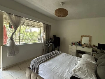 2 Bedroom Flat & Apartment