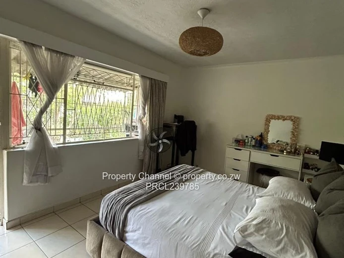 Avondale 2-Bed Garden Flat — Modern Fitted Kitchen & Garden