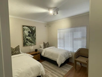 2 Bedroom Flat & Apartment