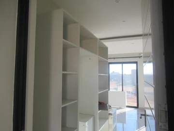 4 Bedroom Flat & Apartment