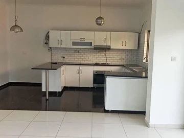 3 Bedroom Flat & Apartment
